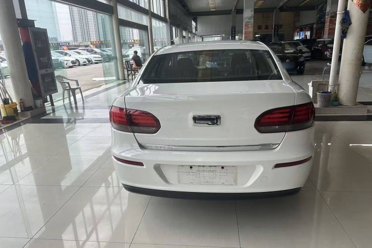 Used Qoros 3 2016 Sedan 1.6L Automatic Zhiyue Model Exterior 6