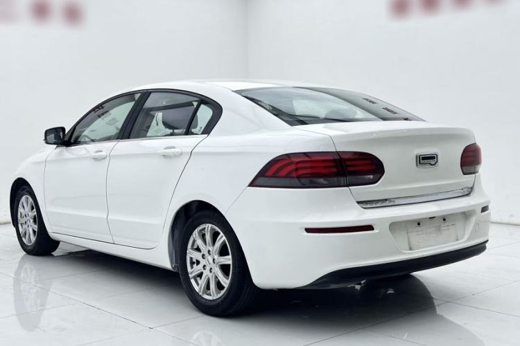 Used Qoros 3 2016 Sedan 1.6L Automatic Zhiyue Model Exterior 6