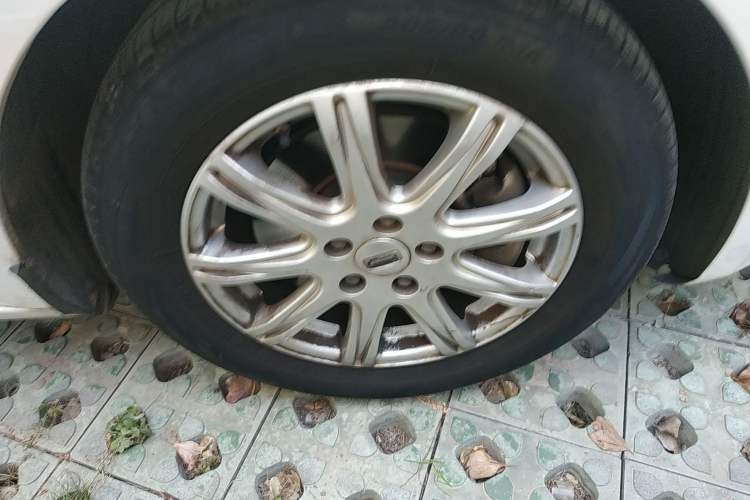 Used Qoros 3 2016 Sedan 1.6L Automatic Zhiyue Model Exterior 7