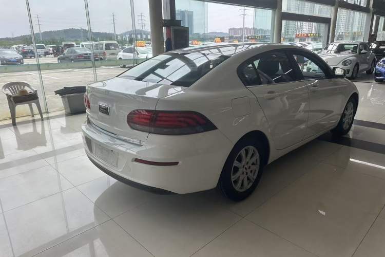 Used Qoros 3 2016 Sedan 1.6L Automatic Zhiyue Model Exterior 7