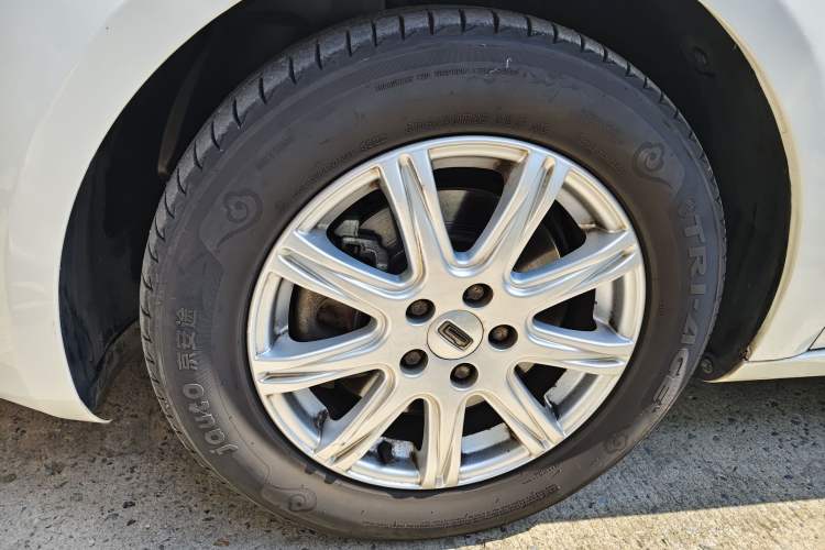 Used Qoros 3 2016 Sedan 1.6L Automatic Zhiyue Model Exterior 7