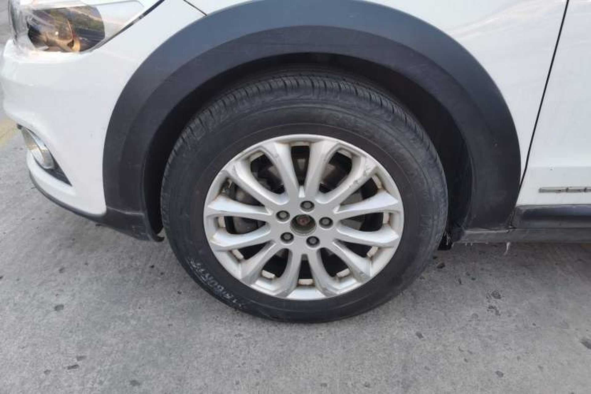 Used Qoros 3 2016 Urban SUV 1.6T Automatic Zhiyue Model Exterior 7