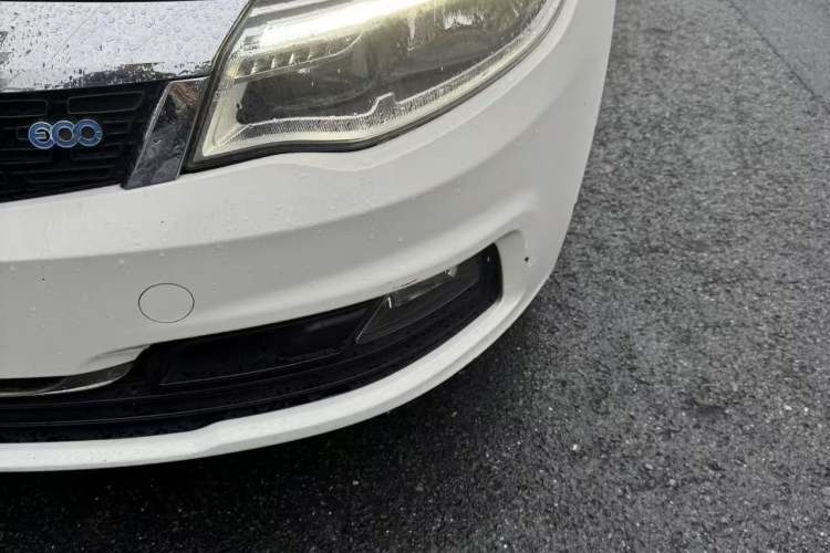 Used Qoros 3 2016 Sedan 1.6L Automatic ZhiNeng Model Exterior 9