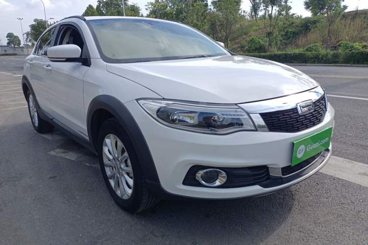 Used Qoros 3 2016 Urban SUV 1.6T Automatic Zhiyue Model Front Right 45 Deg