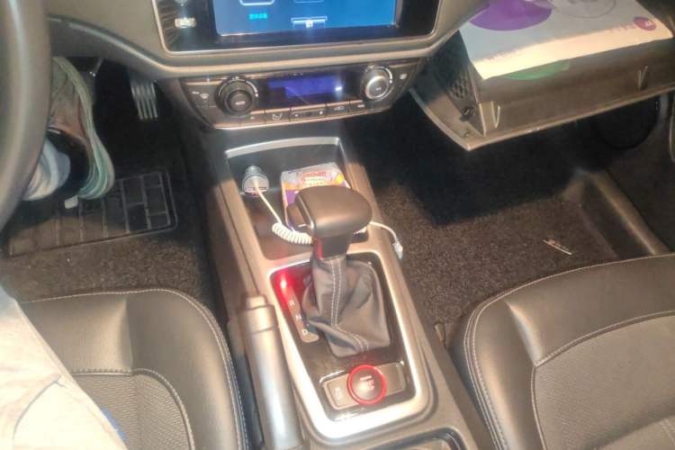 Used Qoros 3 2016 Sedan 1.6L Automatic Zhiyue Model Gear Lever