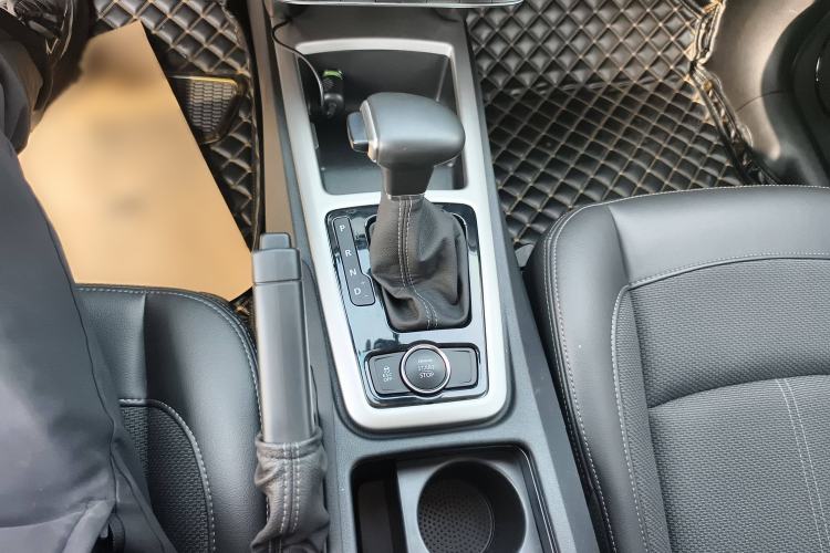 Used Qoros 3 2016 Sedan 1.6L Automatic Zhiyue Model Gear Lever
