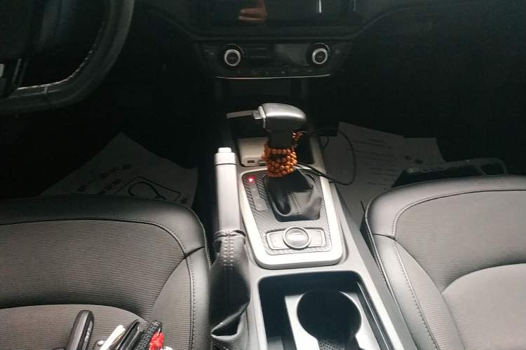 Used Qoros 3 2016 Urban SUV 1.6T Automatic Zhiyue Model Gear Lever