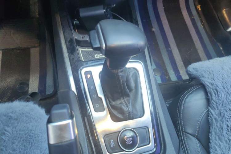 Used Qoros 3 2016 Urban SUV 1.6T Automatic ZhiZhen Model Gear Lever