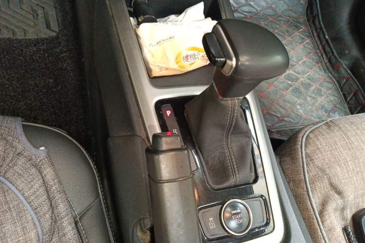 Used Qoros 3 2016 Urban SUV 1.6T Automatic Zhiyue Model Gear Lever
