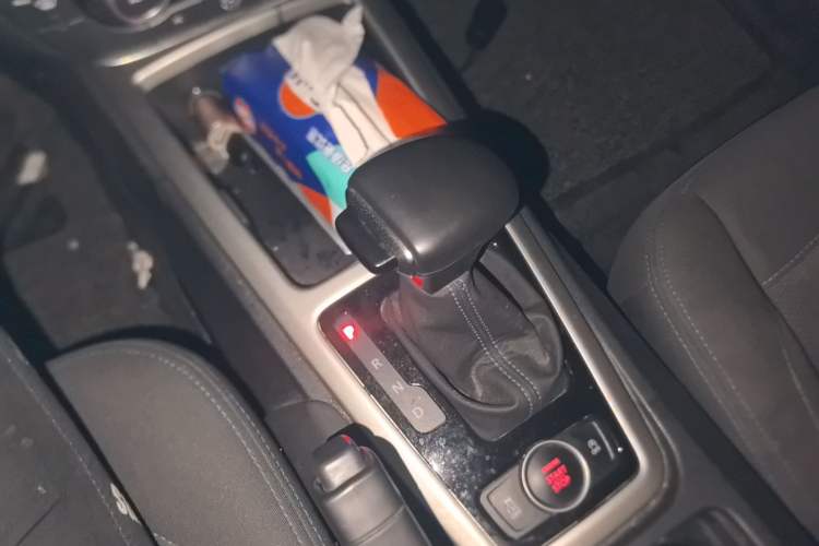 Used Qoros 3 2016 Sedan 1.6L Automatic ZhiNeng Model Gear Lever