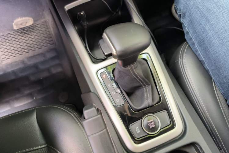 Used Qoros 3 2016 Sedan 1.6L Automatic Zhiyue Model Gear Lever