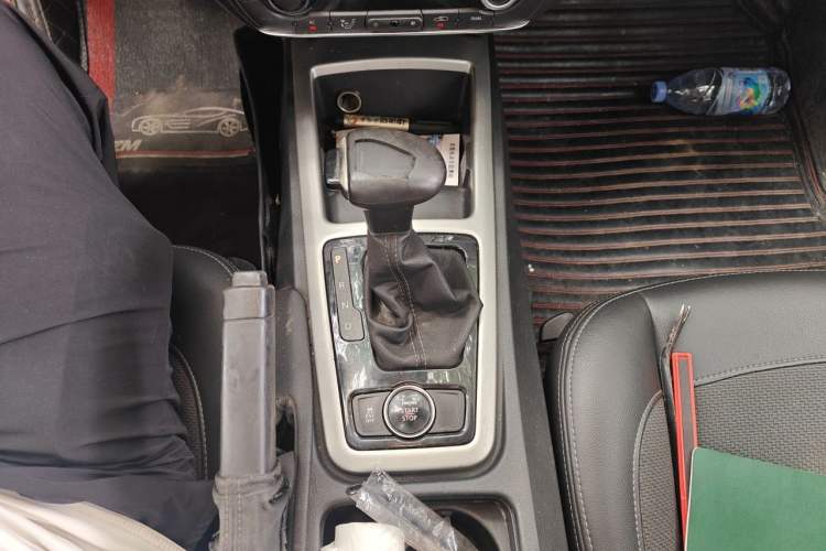 Used Qoros 3 2016 Sedan 1.6L Automatic Zhiyue Model Gear Lever