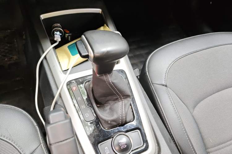Used Qoros 3 2016 Urban SUV 1.6T Automatic Zhiyue Model Gear Lever