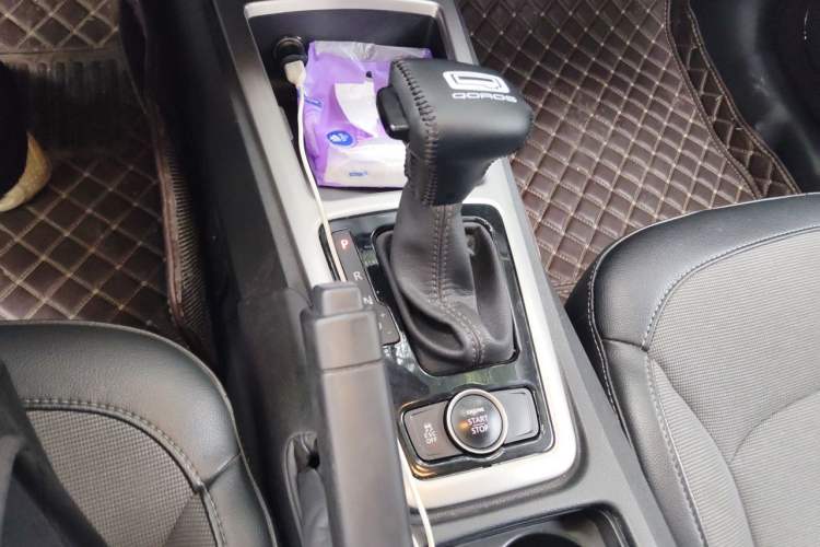 Used Qoros 3 2016 Urban SUV 1.6T Automatic Zhiyue Model Gear Lever