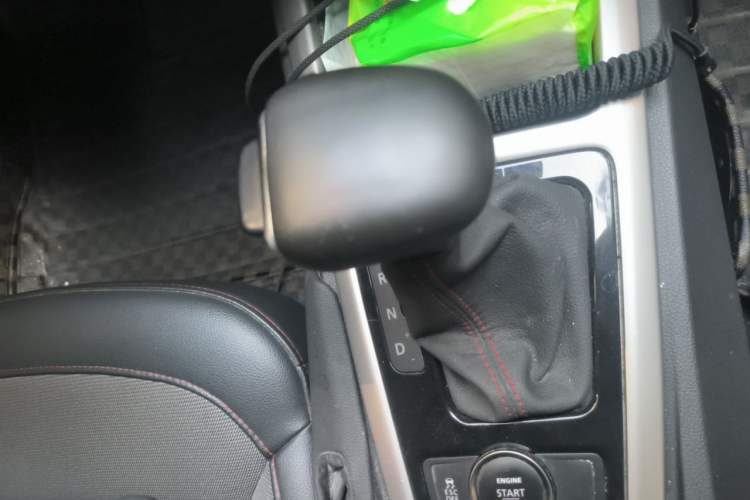 Used Qoros 3 2016 Urban SUV 1.6T Automatic ZhiKu Model Gear Lever