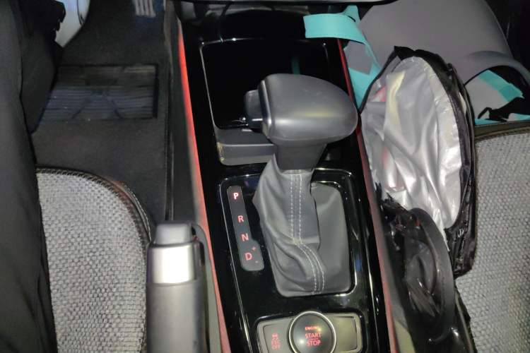 Used Qoros 3 2016 Urban SUV 1.6T Automatic ZhiZhen Model Gear Lever