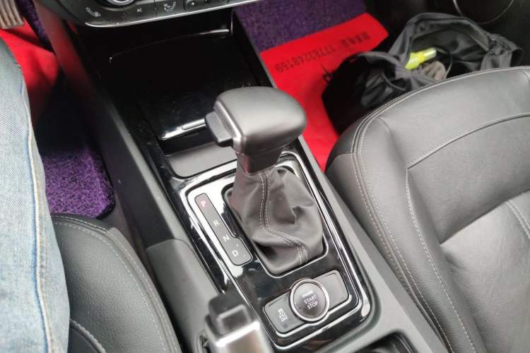 Used Qoros 3 2016 Sedan 1.6T Automatic ZhiZhen Model Gear Lever