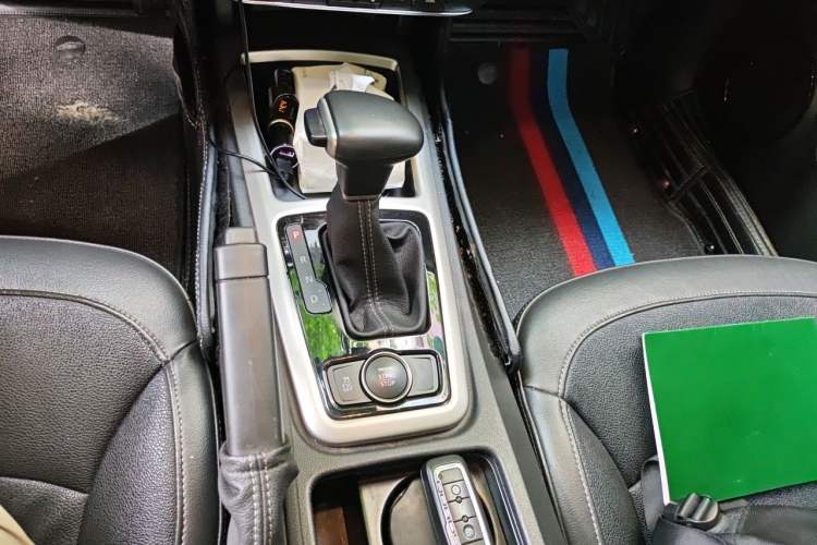 Used Qoros 3 2016 Urban SUV 1.6T Automatic Zhiyue Model Gear Lever