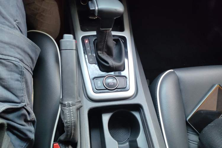 Used Qoros 3 2016 Hatchback 1.6L Automatic Zhiyue Model Gear Lever