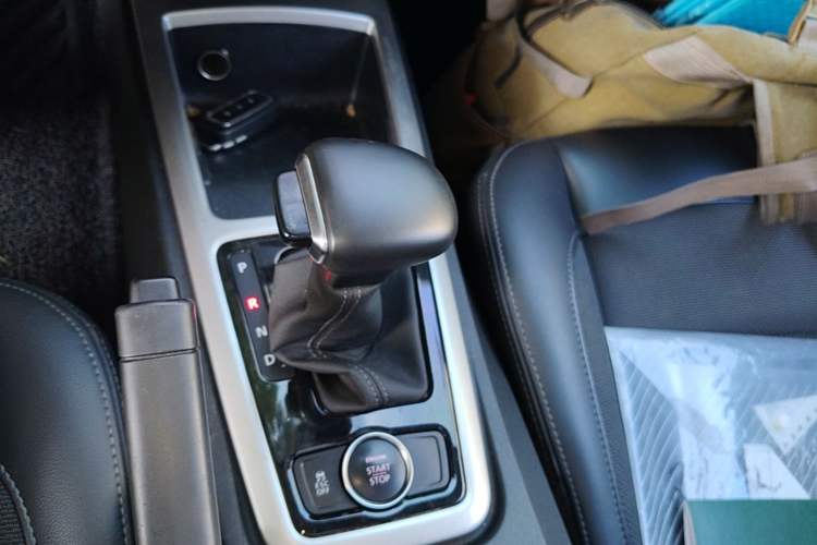 Used Qoros 3 2016 Sedan 1.6L Automatic Zhiyue Model Gear Lever