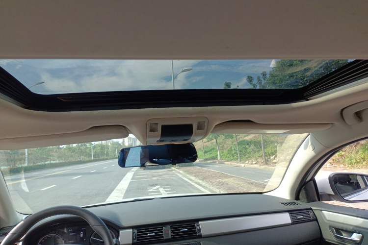 Used Qoros 3 2016 Urban SUV 1.6T Automatic Zhiyue Model Headliner