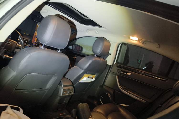 Used Qoros 3 2016 Urban SUV 1.6T Automatic ZhiZhen Model Headliner
