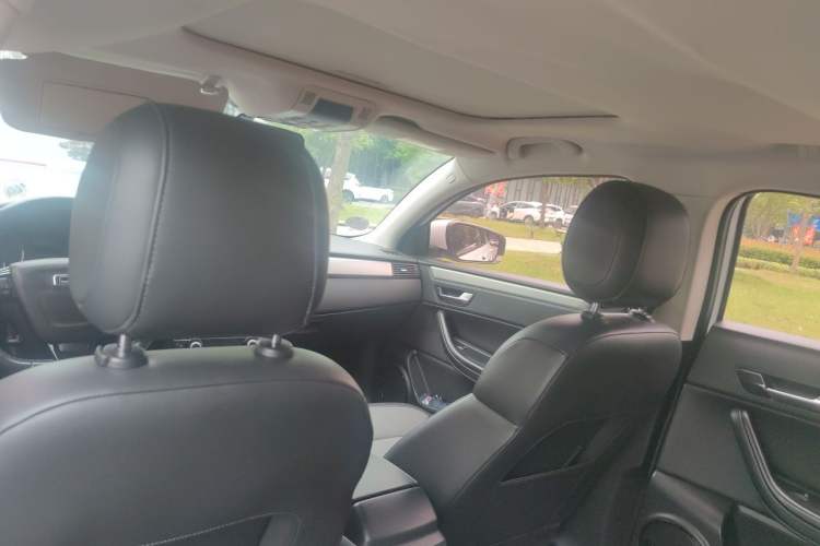 Used Qoros 3 2016 Urban SUV 1.6T Automatic Zhiyue Model Headliner