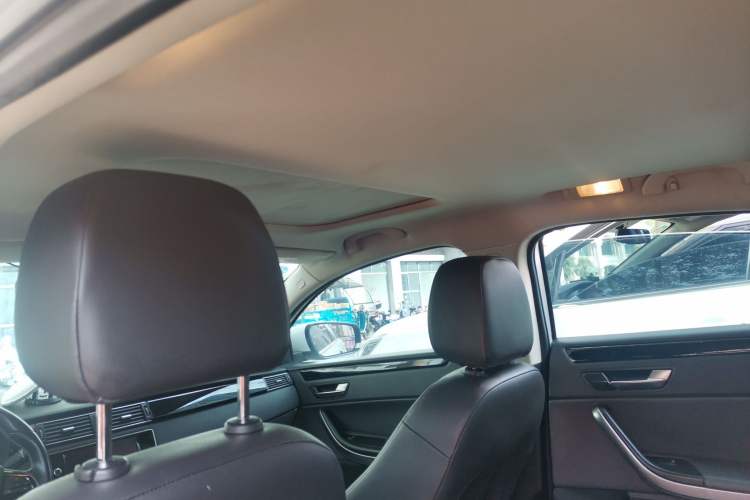 Used Qoros 3 2016 Sedan 1.6T Automatic ZhiZhen Model Headliner