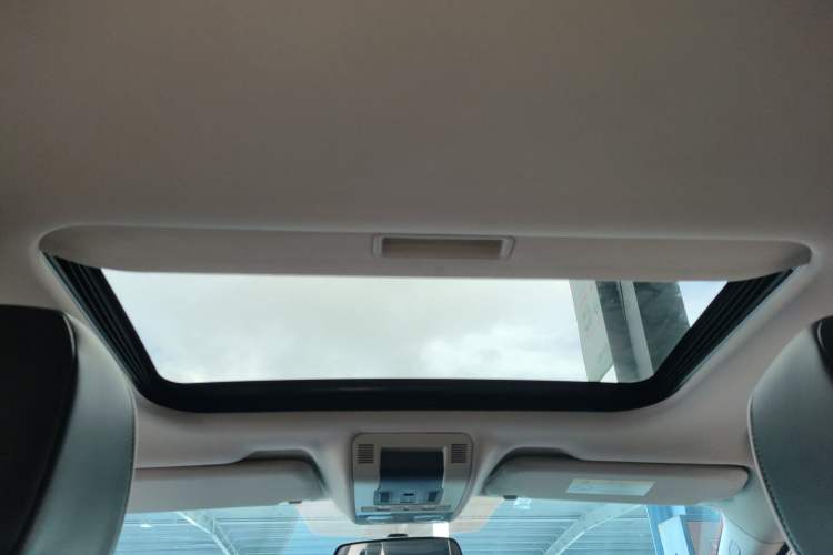 Used Qoros 3 2016 Hatchback 1.6L Automatic Zhiyue Model Headliner