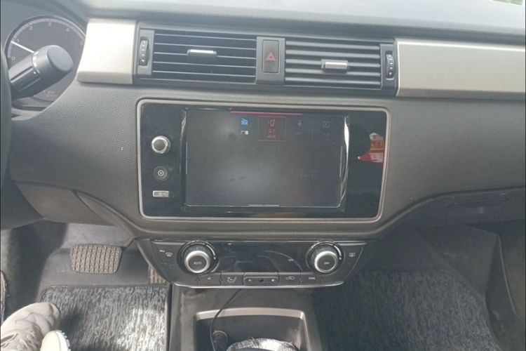 Used Qoros 3 2016 Urban SUV 1.6T Automatic Zhiyue Model Interior 1
