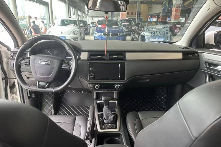 Used Qoros 3 2016 Sedan 1.6L Automatic Zhiyue Model Interior 1