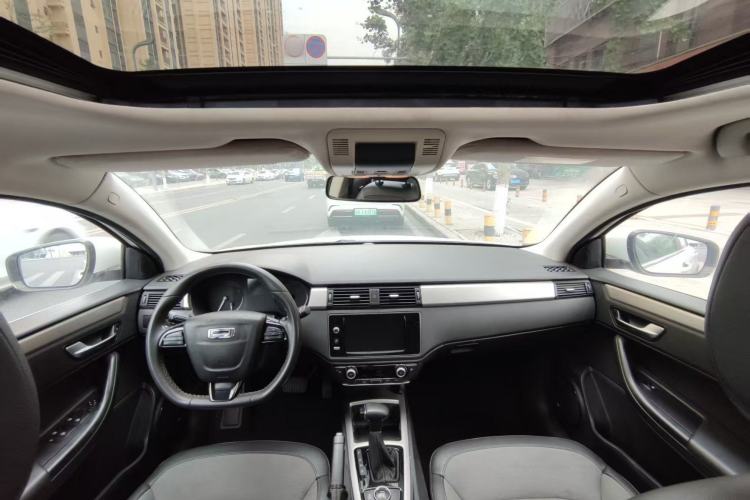 Used Qoros 3 2016 Urban SUV 1.6T Automatic Zhiyue Model Interior 1