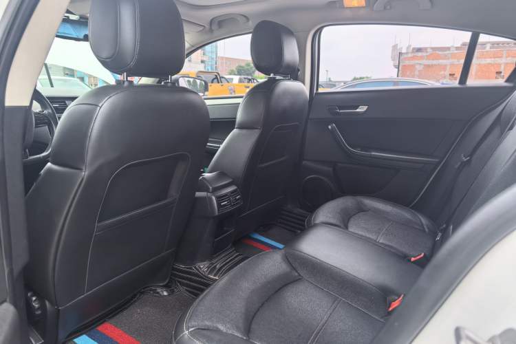 Used Qoros 3 2016 Urban SUV 1.6T Automatic Zhiyue Model Interior 1