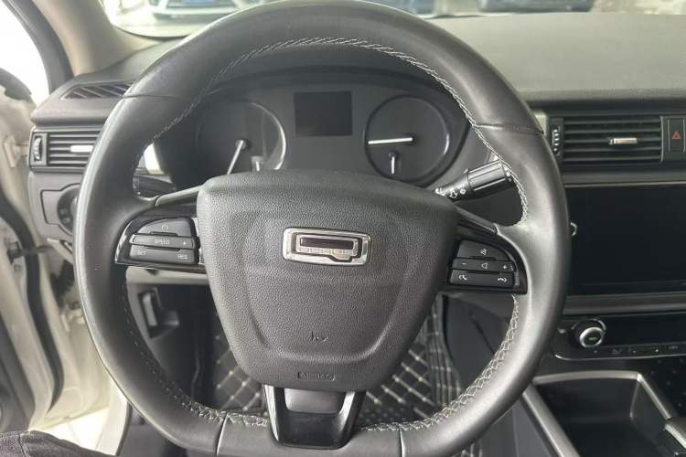 Used Qoros 3 2016 Sedan 1.6L Automatic Zhiyue Model Interior 2