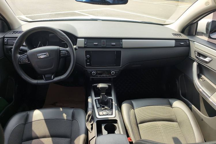 Used Qoros 3 2016 Sedan 1.6L Automatic Zhiyue Model Interior 3