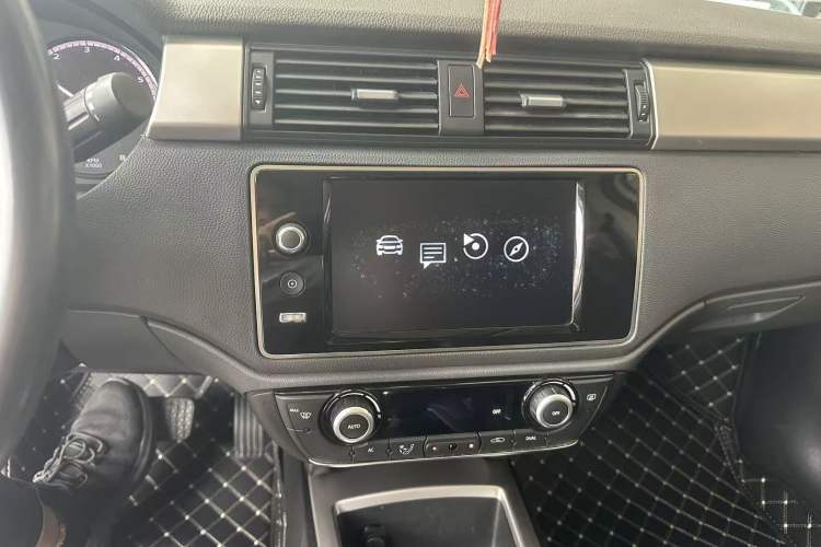 Used Qoros 3 2016 Sedan 1.6L Automatic Zhiyue Model Interior 3
