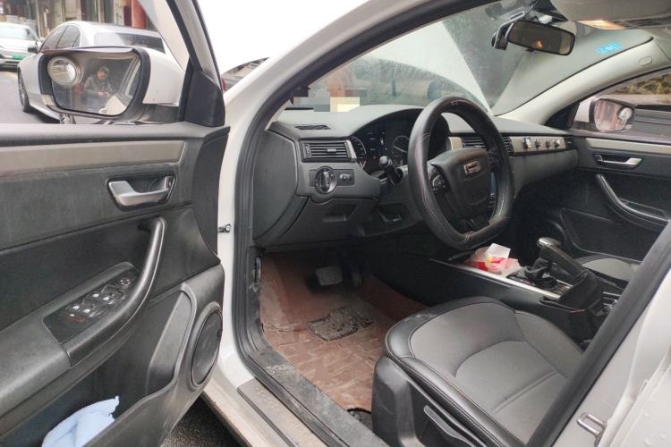 Used Qoros 3 2016 Urban SUV 1.6T Automatic Zhiyue Model Interior 3