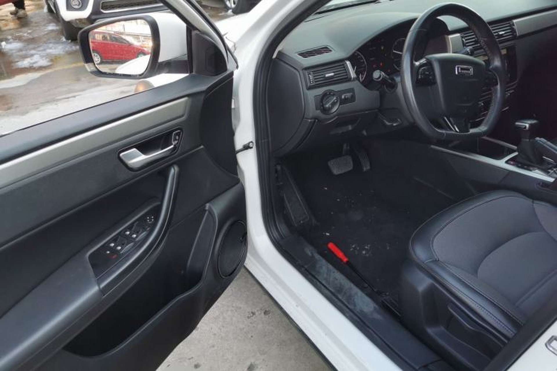 Used Qoros 3 2016 Urban SUV 1.6T Automatic Zhiyue Model Interior 3
