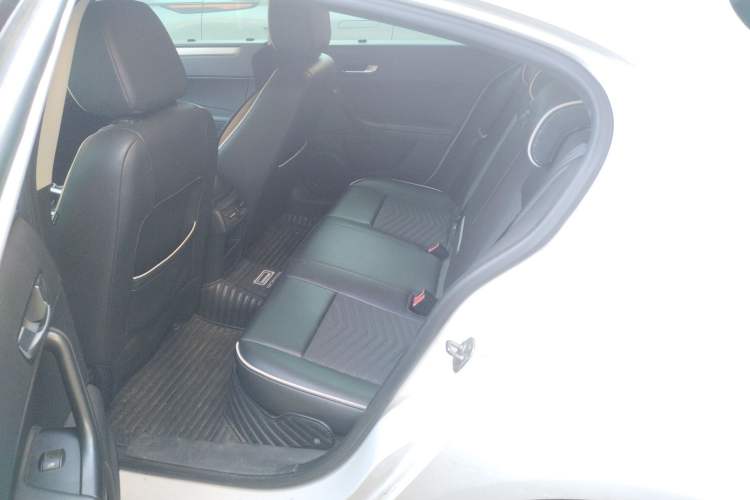 Used Qoros 3 2016 Hatchback 1.6L Automatic Zhiyue Model Interior 4