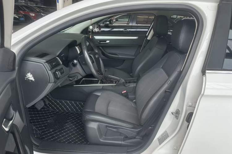 Used Qoros 3 2016 Sedan 1.6L Automatic Zhiyue Model Interior 4