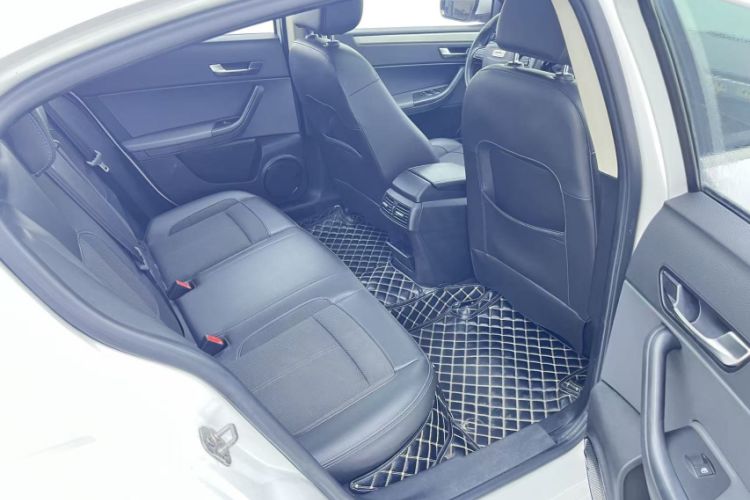 Used Qoros 3 2016 Sedan 1.6L Automatic Zhiyue Model Interior 4