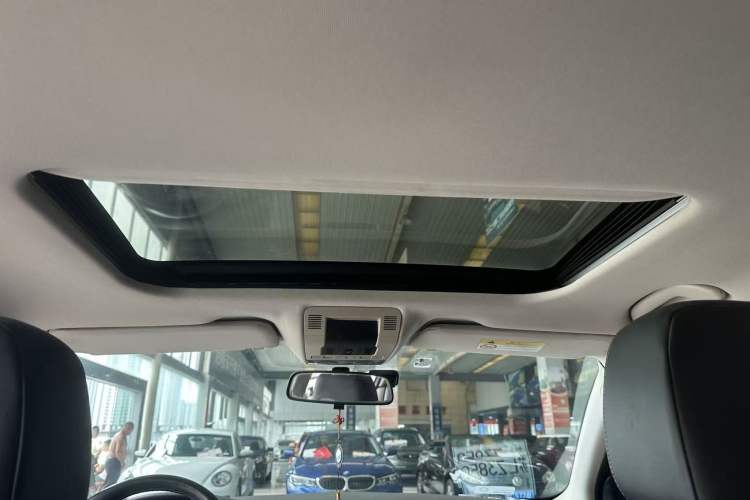 Used Qoros 3 2016 Sedan 1.6L Automatic Zhiyue Model Interior 7