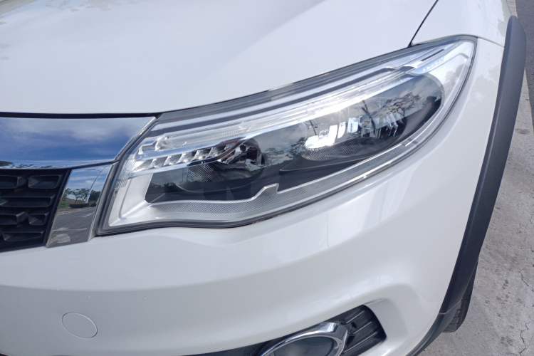 Used Qoros 3 2016 Urban SUV 1.6T Automatic Zhiyue Model Left Front Headlight