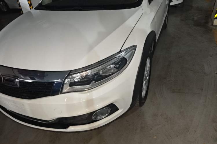 Used Qoros 3 2016 Urban SUV 1.6T Automatic Zhiyue Model Left Front Headlight