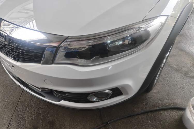 Used Qoros 3 2016 Urban SUV 1.6T Automatic Zhiyue Model Left Front Headlight