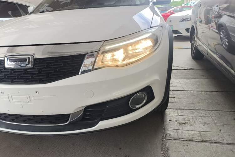 Used Qoros 3 2016 Urban SUV 1.6T Automatic Zhiyue Model Left Front Headlight