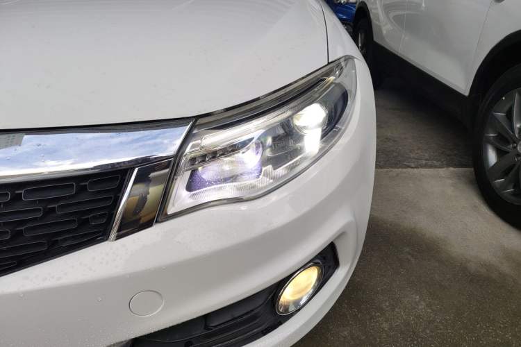 Used Qoros 3 2016 Hatchback 1.6L Automatic Zhiyue Model Left Front Headlight