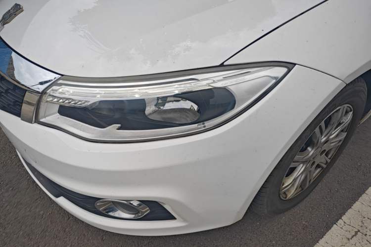 Used Qoros 3 2016 Hatchback 1.6L Automatic Zhiyue Model Left Front Headlight