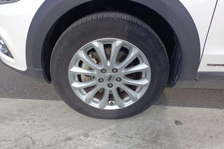 Used Qoros 3 2016 Urban SUV 1.6T Automatic Zhiyue Model Left Front Wheel Hub