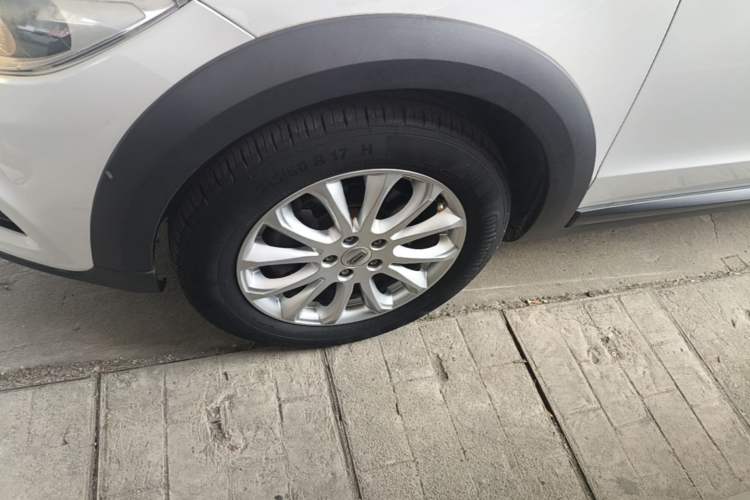 Used Qoros 3 2016 Urban SUV 1.6T Automatic Zhiyue Model Left Front Wheel Hub